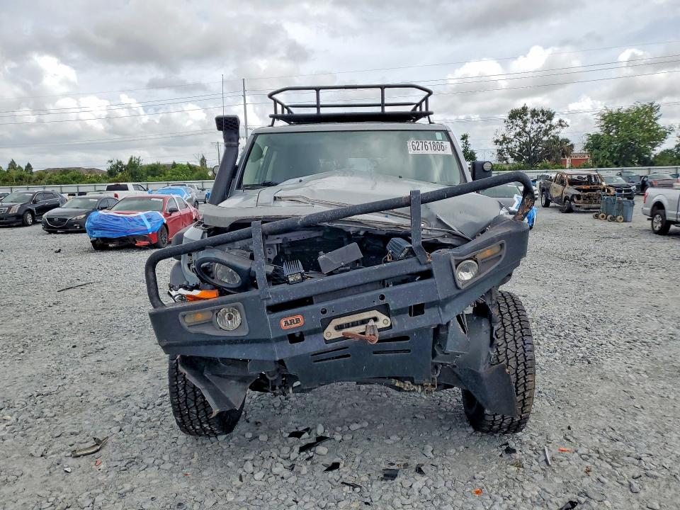 2013 Toyota Fj cruiser VIN JTEBU4BF8DK156105 COPART salvage auction — FRONT END, FL - CERT OF TITLE SLVG REBUILDABLE, sold $5,200 on 2026-08-18 (photo 5)
