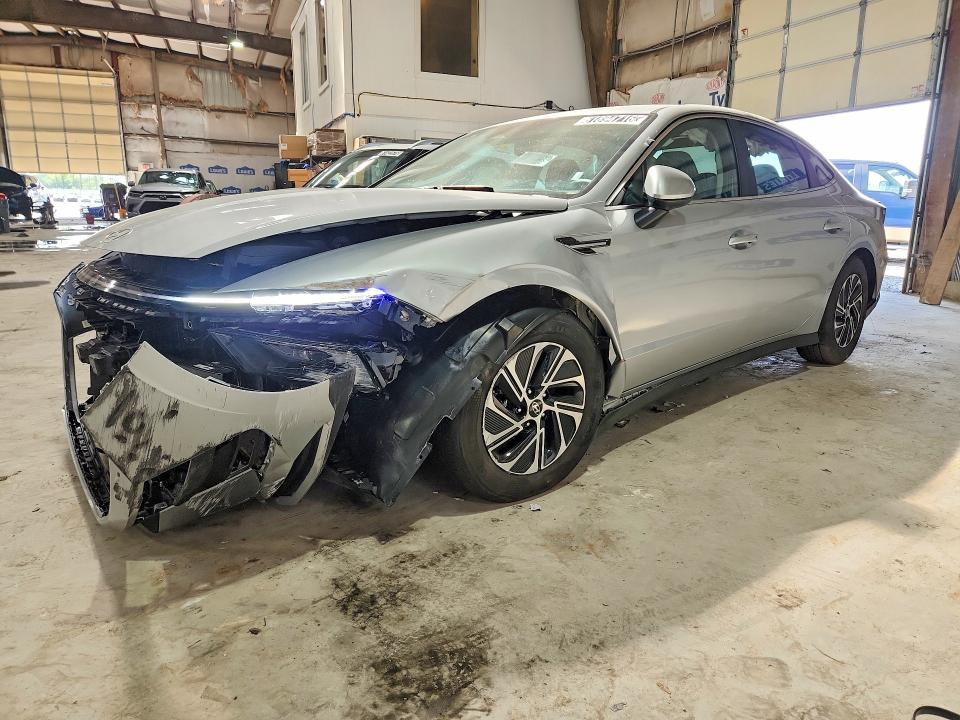 2026 Hyundai Sonata hybrid VIN KMHL24JJ3TA157974 COPART salvage auction — FRONT END, AZ - CERT OF TITLE- NON REPAIR (P), sold $7,400 on 2026-07-27 (photo 1)