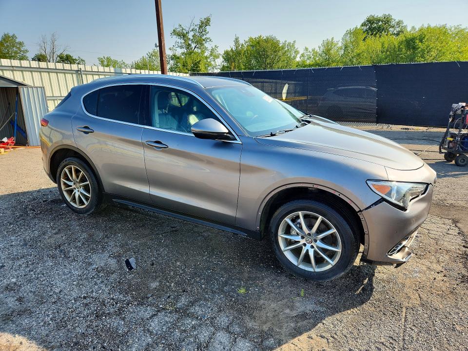 2018 Alfa romeo Stelvio VIN ZASFAKBNXJ7B71902 COPART salvage auction — FRONT END, Wv - Certificate Of Title, sold $4,400 on 2026-08-07 (photo 4)