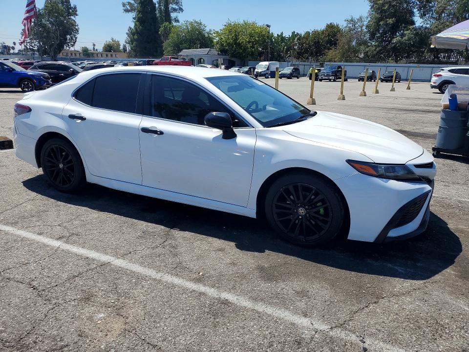 2021 Toyota Camry VIN 4T1G11AK2MU514685 COPART salvage auction — NORMAL WEAR, Az - Dis/Dlr/Exp Only Clean Title (P), sold $10,000 on 2026-07-31 (photo 4)