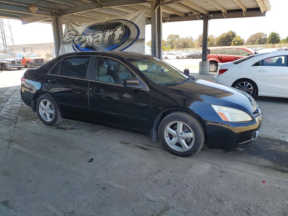 2004 Honda Accord VIN JHMCM56734C019132 COPART salvage auction — MINOR DENT/SCRATCHES, CA - DIS/DLR/EXP ONLY CLEAN TITLE, sold $30 on 2026-07-28 (photo 4)