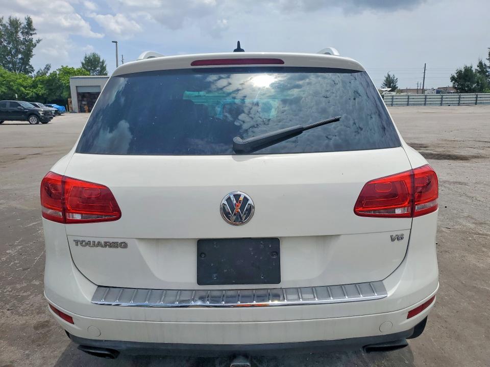 2011 Volkswagen Touareg VIN WVGFF9BP5BD002471 COPART salvage auction — MINOR DENT/SCRATCHES, Nj - Cert Of Title-Salvage (P), sold $450 on 2026-07-29 (photo 6)