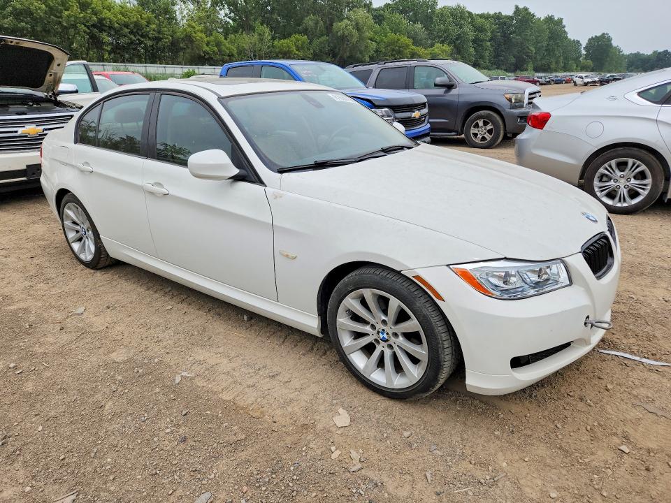 2011 BMW 3 series VIN WBAPH7C57BE850556 COPART salvage auction — MECHANICAL, MI - DEALER ONLY CLEAN TITLE, sold $425 on 2026-07-22 (photo 4)