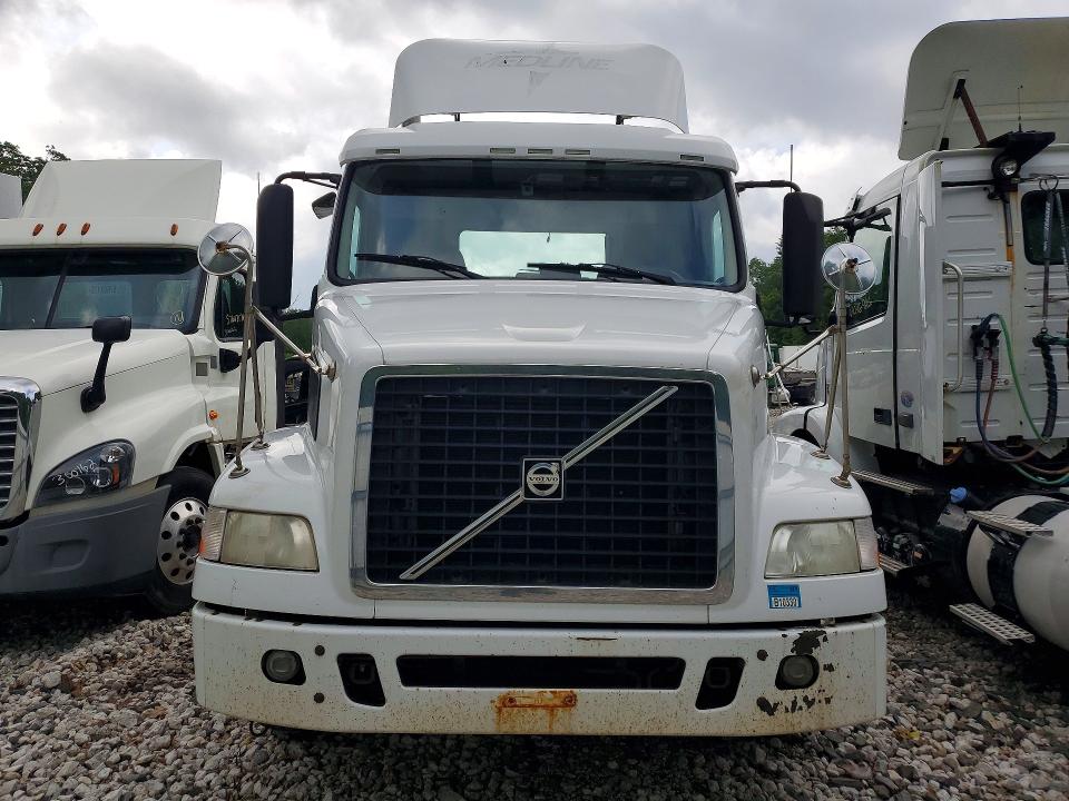 2014 Volvo VIN 4V4M19EG4EN182521 COPART salvage auction — MINOR DENT/SCRATCHES, Il - Certificate Of Title (P), sold $3,050 on 2026-08-18 (photo 5)