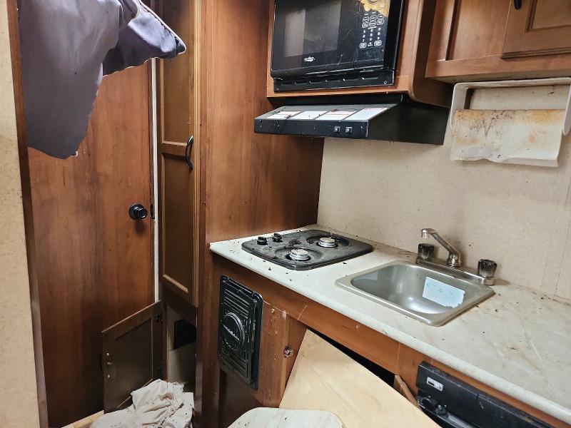 2015 Jayco jay Trailers VIN 1UJBJ0AG4F77D0331 COPART salvage auction — HAIL, MN - CERT OF TITLE-PRIOR SALVAGE, sold $150 on 2026-09-03 (photo 6)