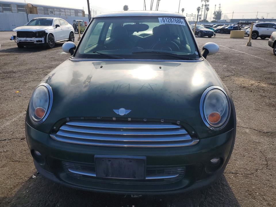 2011 Mini Cooper VIN WMWSU3C56BT098939 COPART salvage auction — MINOR DENT/SCRATCHES, CA - DIS/DLR/EXP APP FOR DUP CLEAN, sold $1,700 on 2026-07-28 (photo 5)