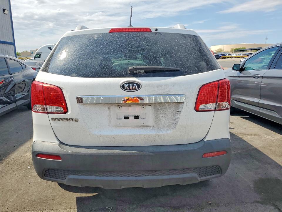 2011 Kia Sorento VIN 5XYKTDA22BG165021 COPART salvage auction — VANDALISM, Nv - Certificate Of Title, sold $200 on 2026-07-29 (photo 6)
