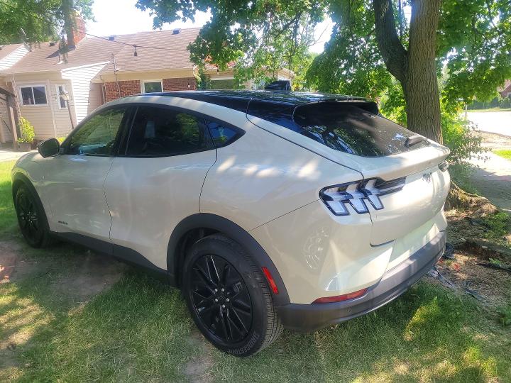 2025 Ford Mustang mach-e VIN 3FMTK1S54SMA06160 COPART salvage auction — MINOR DENT/SCRATCHES, Mi - Dealer Only-Rebuilt Salvage (P), sold $11,500 on 2026-07-31 (photo 3)