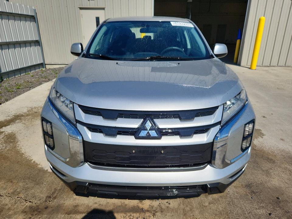 2023 Mitsubishi Rvr VIN JA4AHUAU7PU605412 COPART salvage auction — MINOR DENT/SCRATCHES, ON - PERMIT NO BRAND - UNFIT (P), sold $2,200 on 2026-07-29 (photo 5)