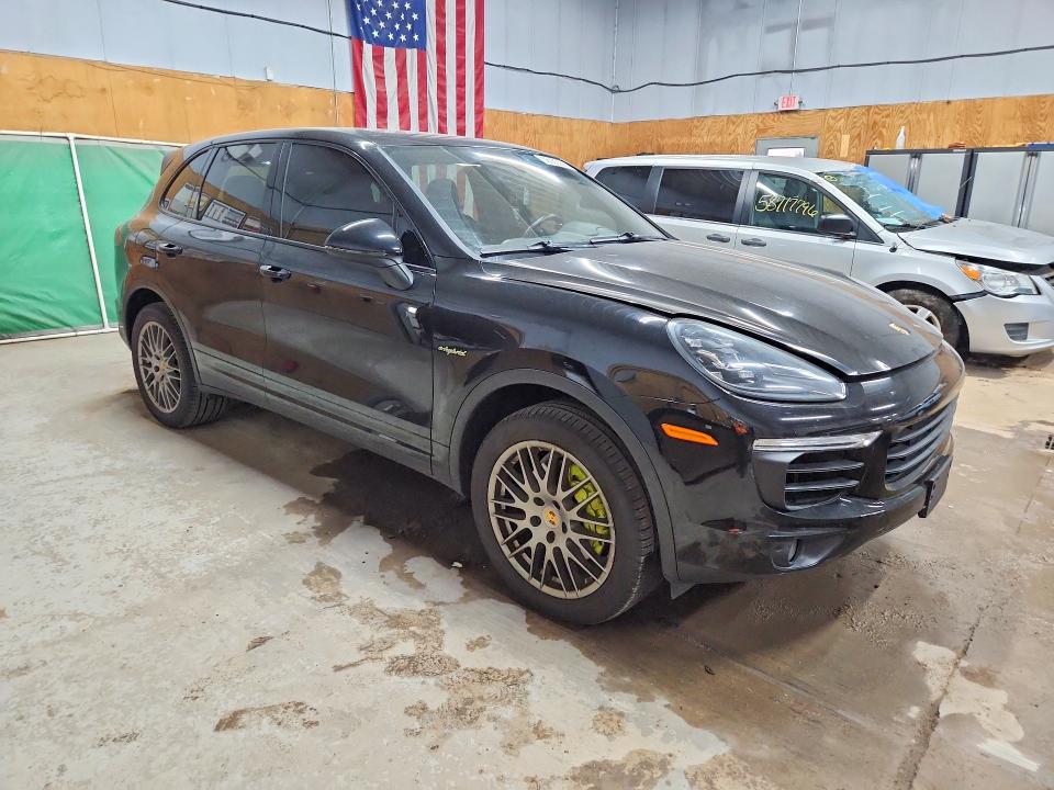 2016 Porsche Cayenne VIN WP1AE2A21GLA62466 COPART salvage auction — WATER/FLOOD, MI - CERT OF TITLE-FLOOD VEHICLE, sold $7,600 on 2026-08-12 (photo 4)