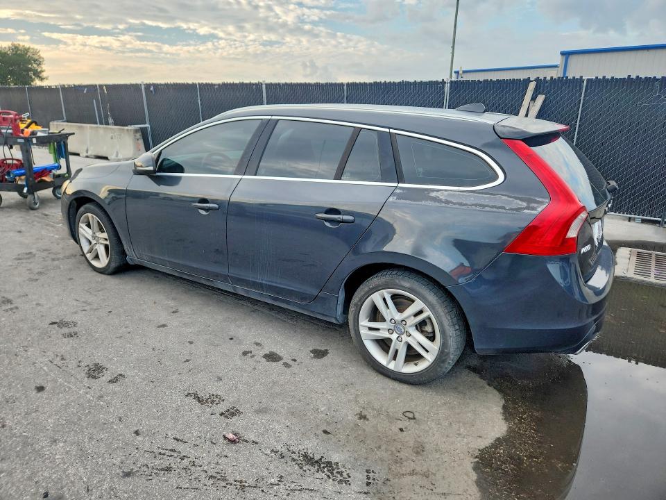 2015 Volvo V60 VIN YV126MEB2F1199574 COPART salvage auction — MINOR DENT/SCRATCHES, Fl - Certificate Of Title (P), sold $250 on 2026-07-21 (photo 2)