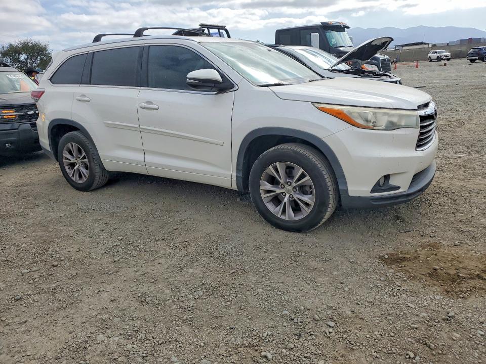2015 Toyota VIN 5TDKKRFHXFS079476 COPART salvage auction — MINOR DENT/SCRATCHES, CA - DIS/DLR/EXP ONLY CLEAN TITLE, sold $5,900 on 2026-07-24 (photo 4)