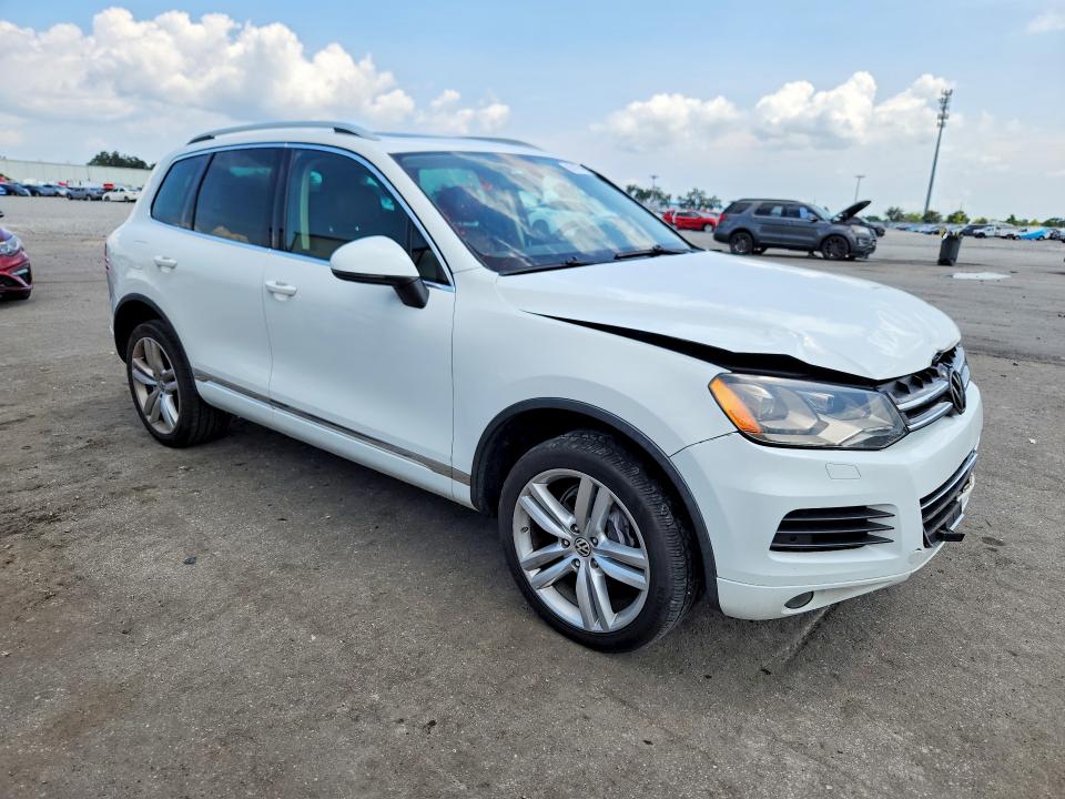 2013 Volkswagen Touareg VIN WVGEP9BP3DD004411 COPART salvage auction — FRONT END, Fl - Cert Of Title Slvg Rebuildable, sold $2,300 on 2026-08-17 (photo 4)
