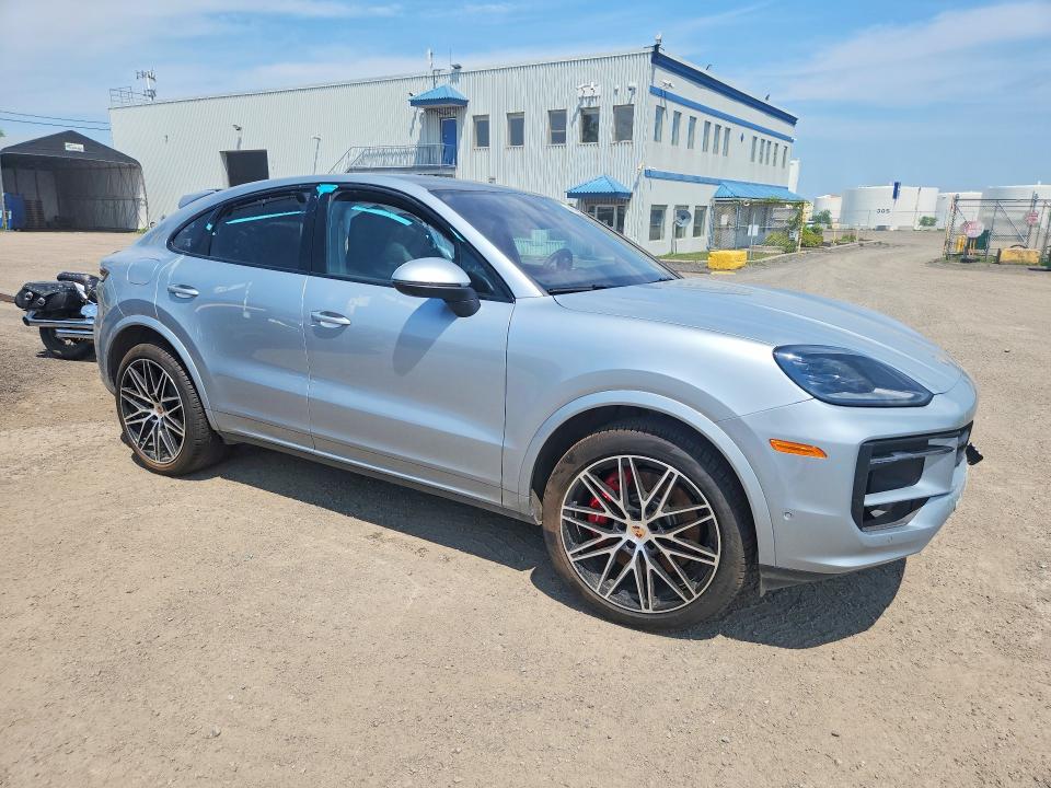 2026 Porsche Cayenne VIN WP1BL2AY1TDA50157 COPART salvage auction — WATER/FLOOD, Qc - Irrecuperable, sold $65,500 on 2026-08-04 (photo 4)
