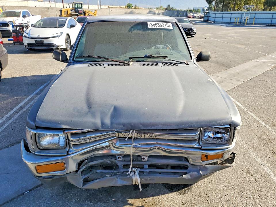 1991 Toyota Pickup VIN JT4RN93P1M5038691 COPART salvage auction — ALL OVER, CA - DIS/DLR/EXP ONLY CLEAN TITLE, sold $1,650 on 2026-07-28 (photo 5)