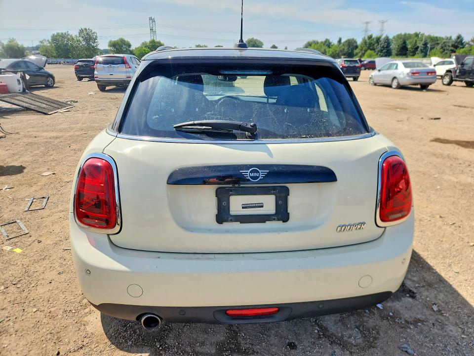 2021 Mini Cooper VIN WMWXU7C08M2P10021 COPART salvage auction — WATER/FLOOD, Il - Salvage Cert-Flood, sold $4,350 on 2026-09-08 (photo 6)