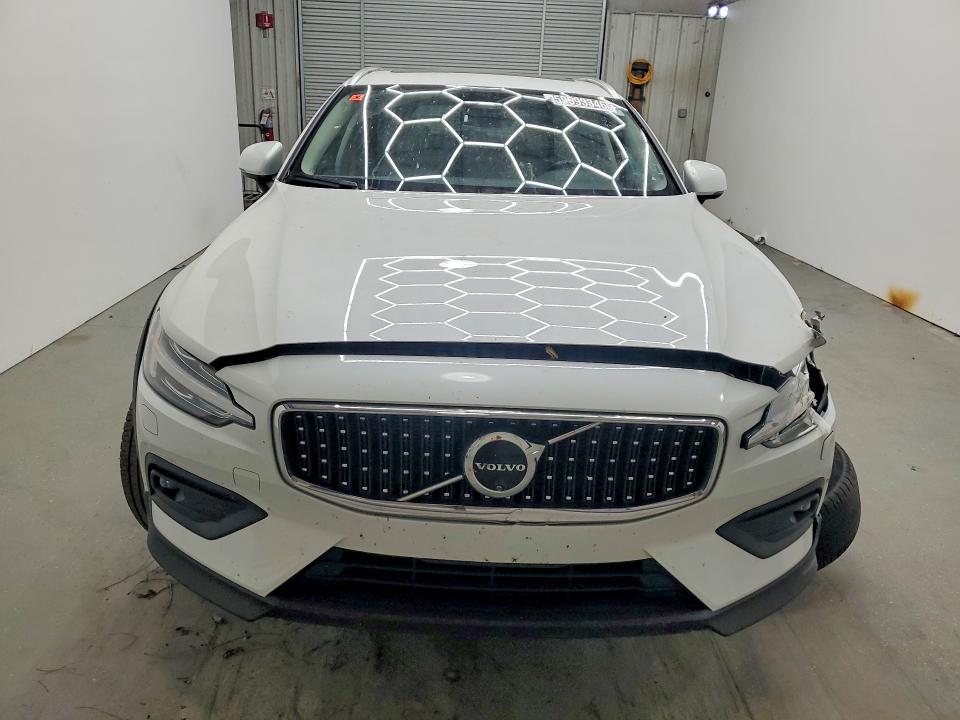 2025 Volvo V60 cross country VIN YV4L12WK6S2146776 COPART salvage auction — FRONT END, FL - CERT OF TITLE SLVG REBUILDABLE, sold $11,700 on 2026-08-05 (photo 5)