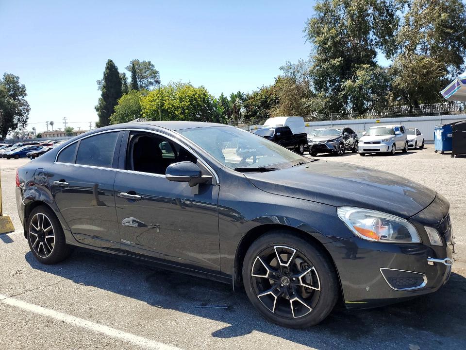 2012 Volvo S60 VIN YV1622FS2C2113122 COPART salvage auction — REAR END, Ca - Salvage Certificate, sold $325 on 2026-07-17 (photo 4)