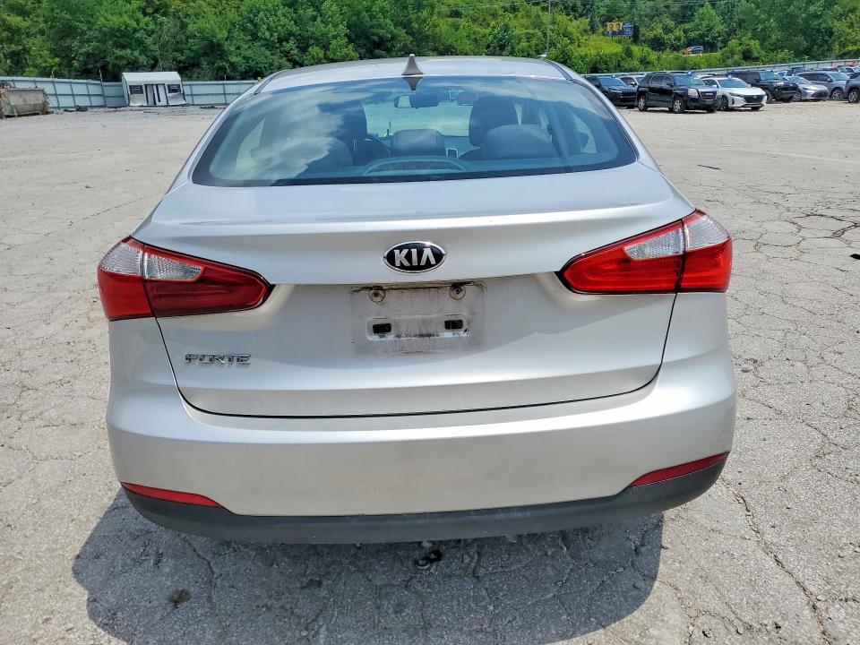 2014 Kia Forte VIN KNAFX4A67E5236457 COPART salvage auction — REAR END, Wv - Salvage Certificate, sold $375 on 2026-07-30 (photo 6)
