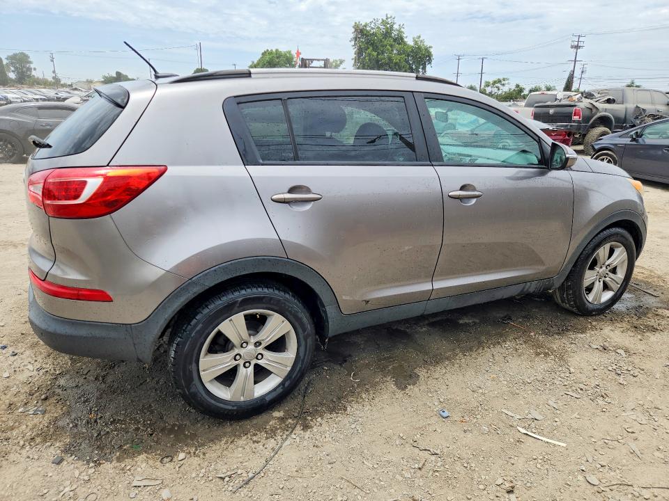 2011 Kia Sportage VIN KNDPB3A20B7084924 COPART salvage auction — MINOR DENT/SCRATCHES, CA - DIS/DLR/EXP ONLY CLEAN TITLE, sold $1,500 on 2026-08-02 (photo 3)