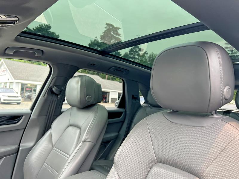 2019 Porsche Cayenne VIN WP1AA2AY7KDA19222 COPART salvage auction — MINOR DENT/SCRATCHES, MO - CERTIFICATE OF TITLE (P), sold $21,000 on 2026-07-24 (photo 9)