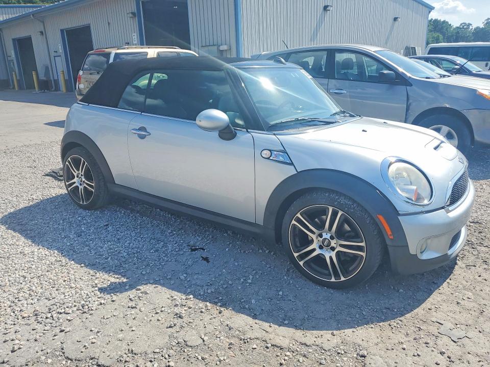 2009 Mini Cooper VIN WMWMS33569TG88182 COPART salvage auction — VANDALISM, PA - CERTIFICATE OF SALVAGE, sold $850 on 2026-08-06 (photo 4)