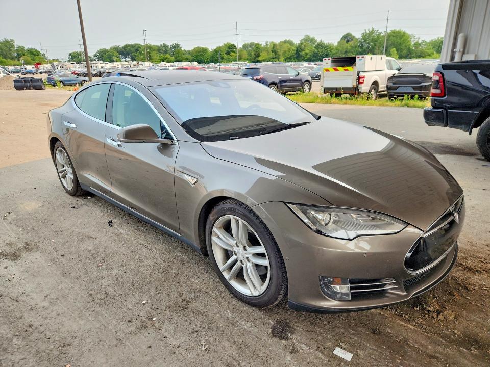 2015 Tesla Model s VIN 5YJSA1S29FF096022 COPART salvage auction — NORMAL WEAR, Mi - Certificate Of Title, sold $900 on 2026-07-20 (photo 4)