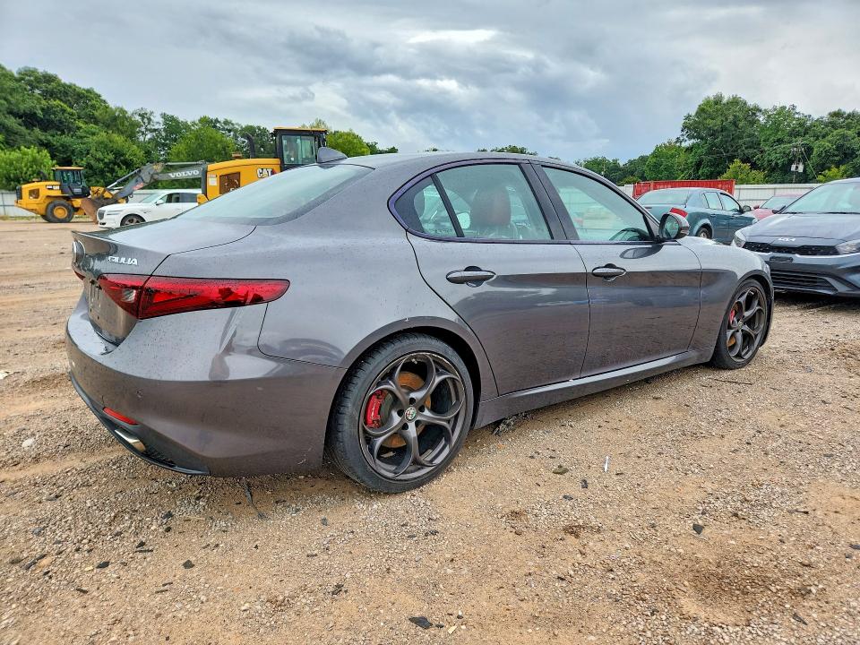 2018 Alfa romeo Giulia VIN ZARFAECN8J7589597 COPART salvage auction — WATER/FLOOD, Al - Cert Of Title-Flood Salvage, sold $1,900 on 2026-08-25 (photo 3)