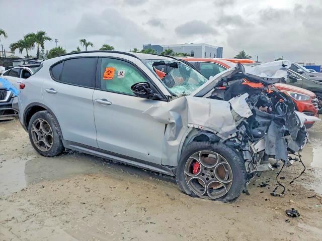 2022 Alfa romeo Stelvio VIN ZASPAKBN0N7D46121 COPART salvage auction — FRONT END, FL - CERTIFICATE OF DESTRUCTION, sold $15 on 2026-07-24 (photo 4)