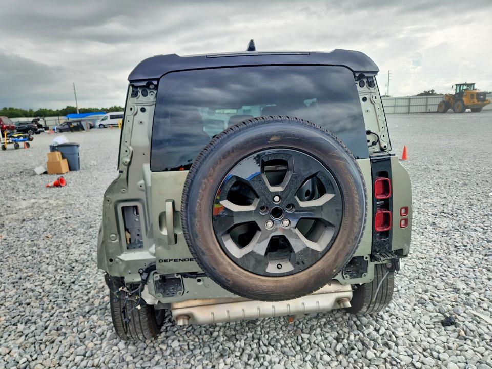 2025 Land rover Defender VIN SALEJ7EUXS2420419 COPART salvage auction — REAR END, Fl - Cert Of Title Slvg Rebuildable, sold $51,500 on 2026-07-31 (photo 6)