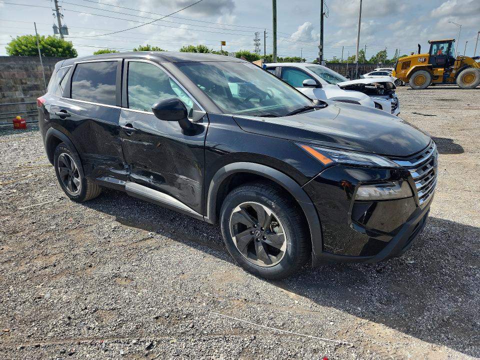 2025 Nissan Rogue VIN 5N1BT3BA6SC790375 COPART salvage auction — SIDE, Fl - Cert Of Title Slvg Rebuildable, sold $6,600 on 2026-07-27 (photo 4)