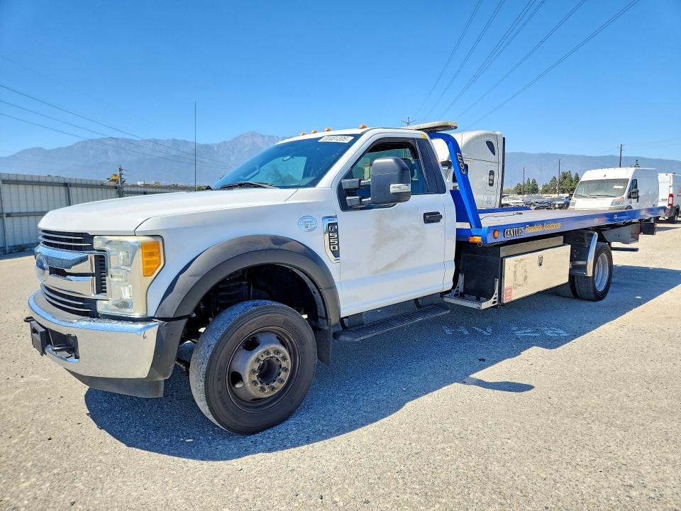 2017 Ford F-550 super duty VIN 1FDUF5GT6HEC49264 COPART salvage auction — MINOR DENT/SCRATCHES, CA - DIS/DLR/EXP ONLY CLEAN TITLE (P), sold $26,000 on 2026-07-23 (photo 1)