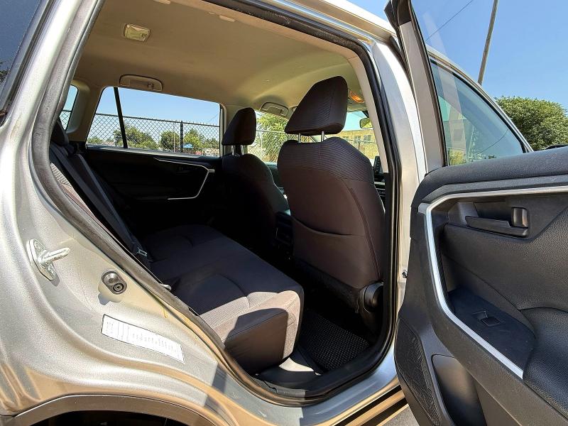 2019 Toyota Rav4 VIN JTMF1RFV3KJ005186 COPART salvage auction — MINOR DENT/SCRATCHES, Ok - Certificate Of Title (P), sold $8,200 on 2026-07-23 (photo 6)