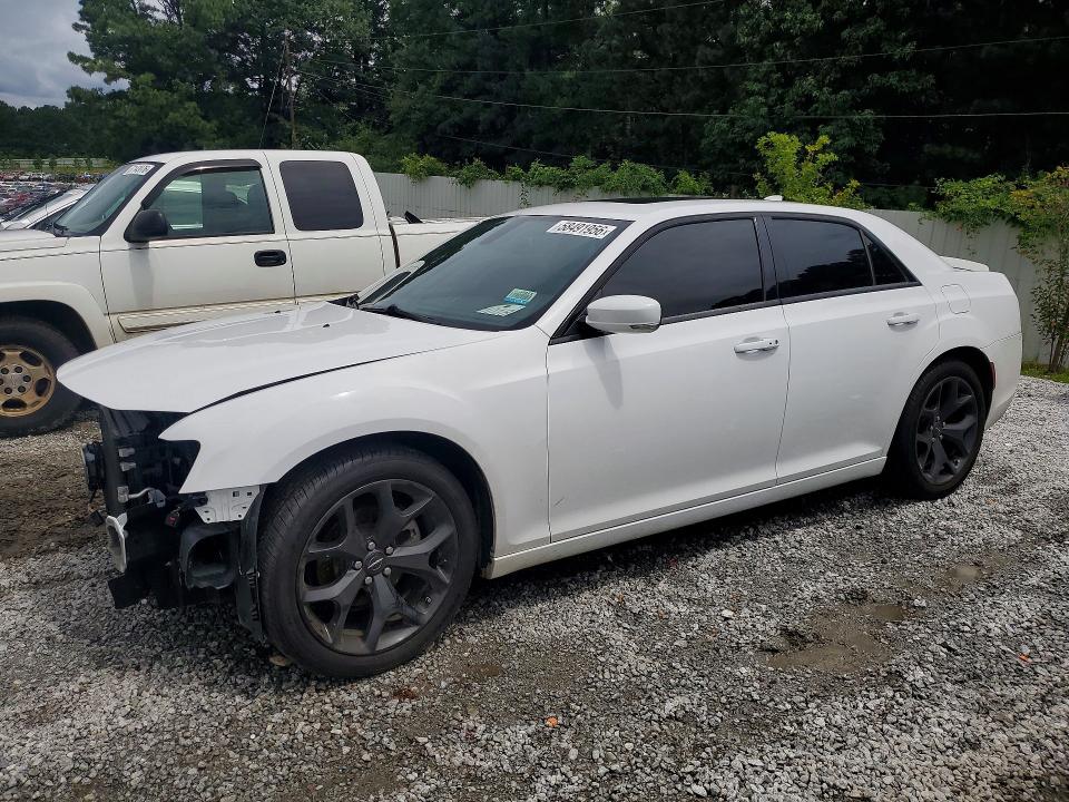 2022 Chrysler 300 VIN 2C3CCABG1NH190774 COPART salvage auction — FRONT END, Salvage Title, sold $7,900 on 2026-08-17 (photo 1)