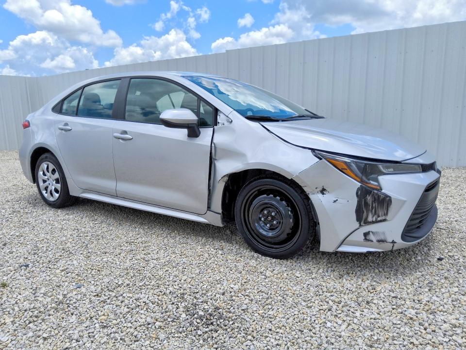 2025 Toyota Corolla VIN 5YFB4MDE0SP338405 COPART salvage auction — FRONT END, Fl - Certificate Of Title, sold $15,600 on 2026-07-09 (photo 4)