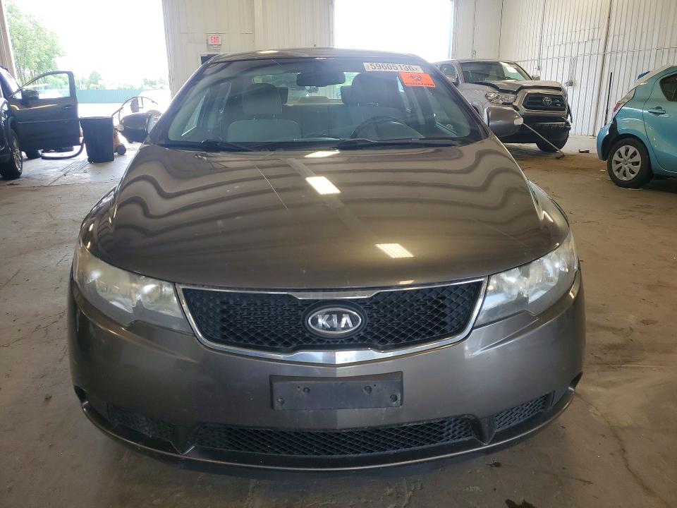 2010 Kia Forte VIN KNAFU4A21A5275237 COPART salvage auction — MINOR DENT/SCRATCHES, MN - CERTIFICATE OF TITLE, sold $500 on 2026-07-09 (photo 5)