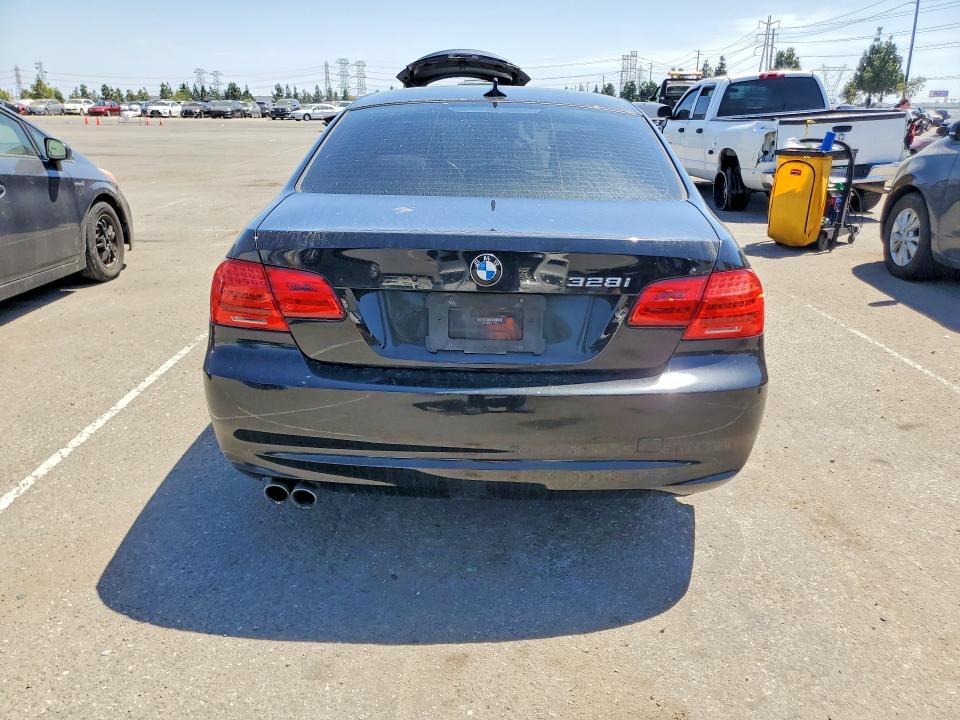 2012 BMW 3er VIN WBAKE5C59CE755960 COPART salvage auction — NORMAL WEAR, Ca - Dis/Dlr/Exp Only Clean Title, sold $1,400 on 2026-08-04 (photo 6)