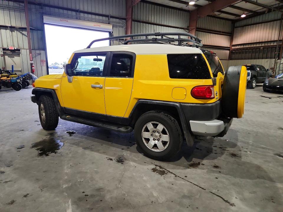 2008 Toyota Fj cruiser VIN JTEZU11F08K007451 COPART salvage auction — MINOR DENT/SCRATCHES, FL - CERTIFICATE OF TITLE, sold $2,800 on 2026-07-27 (photo 2)