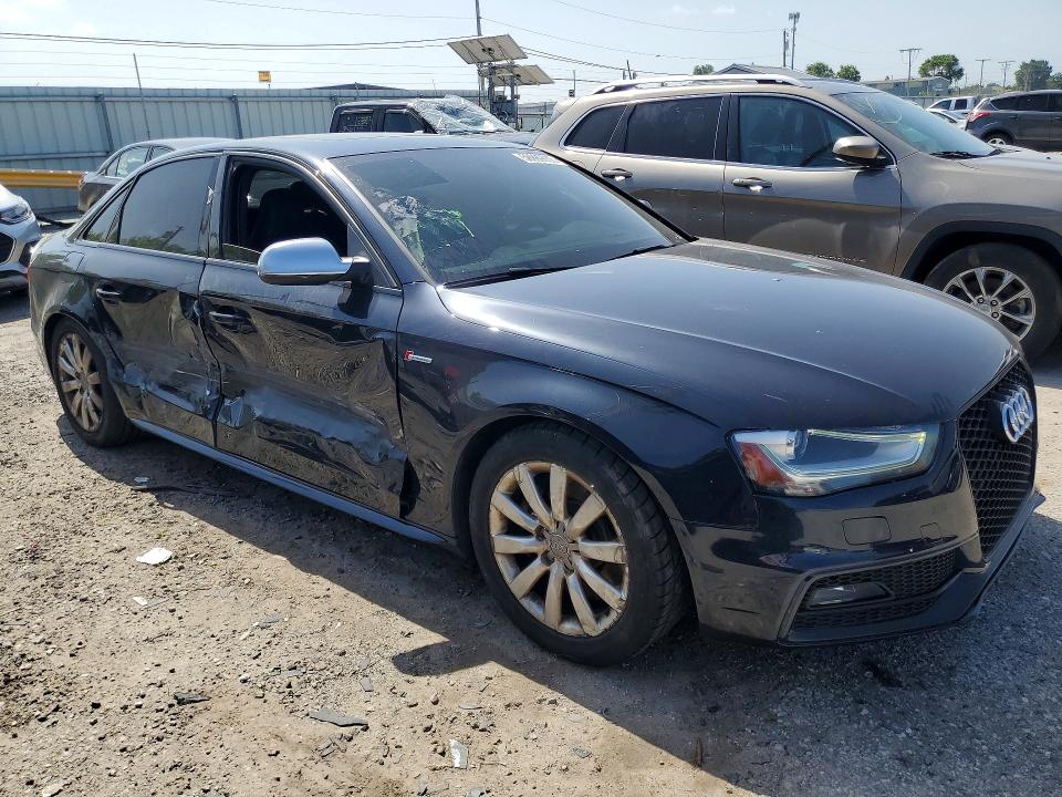 2015 Audi Rs4 VIN WAUDGAFL6FA104710 COPART salvage auction — SIDE, IN - CERT OF TITLE-SALVAGE TITLE, sold $2,500 on 2026-07-27 (photo 4)