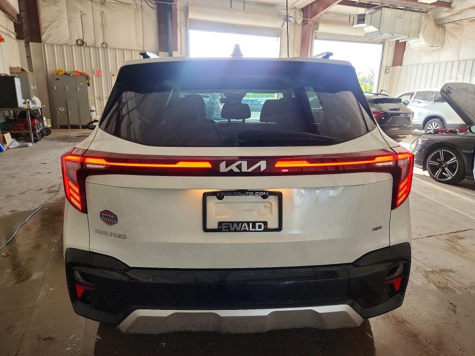 2024 Kia Seltos VIN KNDETCA78R7505976 COPART salvage auction — SIDE, WI - CERT OF TITLE-CLAIM PAID, sold $7,100 on 2026-08-17 (photo 6)