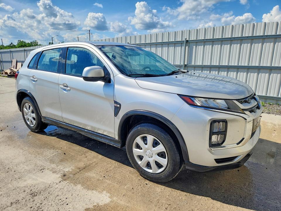 2023 Mitsubishi Rvr VIN JA4AHUAU7PU605412 COPART salvage auction — MINOR DENT/SCRATCHES, ON - PERMIT NO BRAND - UNFIT (P), sold $2,200 on 2026-07-29 (photo 4)