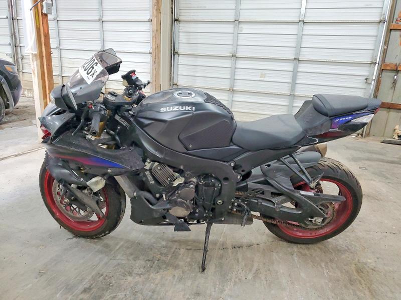 2026 Suzuki Gsx-r VIN JS1GR7MA1T7100551 COPART salvage auction — SIDE, Salvage Title, sold $1,350 on 2026-07-30 (photo 3)