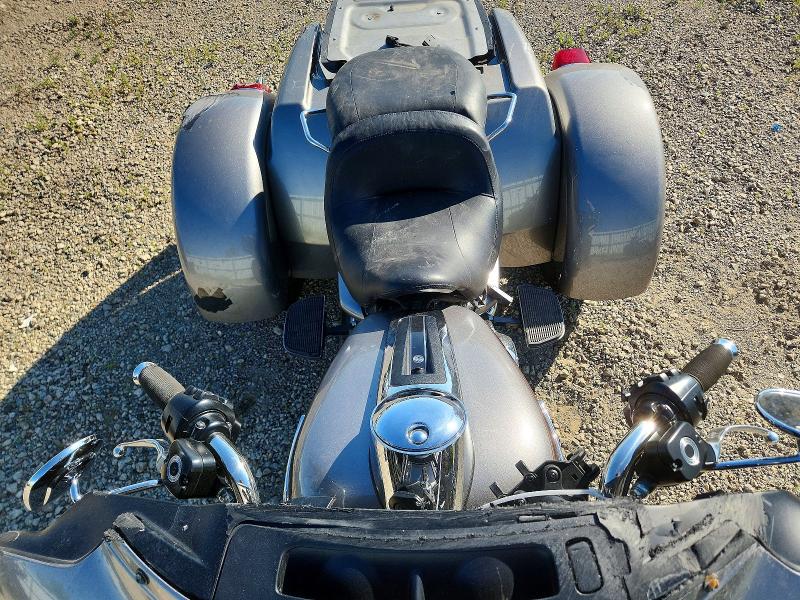 2017 Harley-davidson Flhtcutg VIN 1HD1MAD14HB856286 COPART salvage auction — ALL OVER, ND - CERT OF TITLE - SALVAGE VEHICL, sold $7,300 on 2026-08-27 (photo 5)