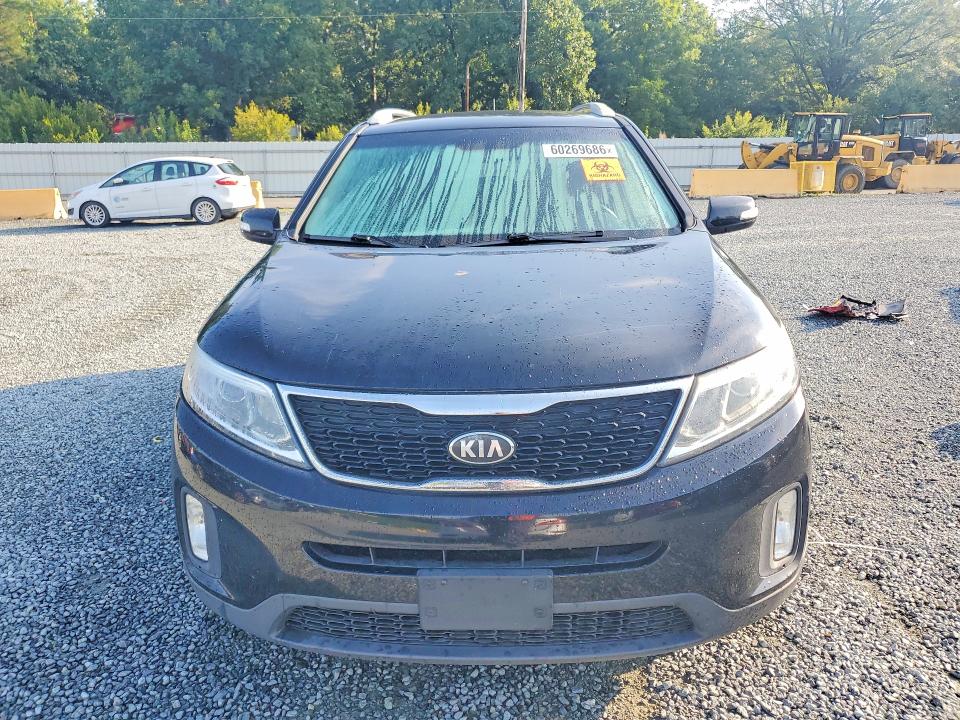 2014 Kia Sorento VIN 5XYKTCA64EG476497 COPART salvage auction — SIDE, Nc - Dealer Only Clean Title, sold $950 on 2026-07-24 (photo 5)