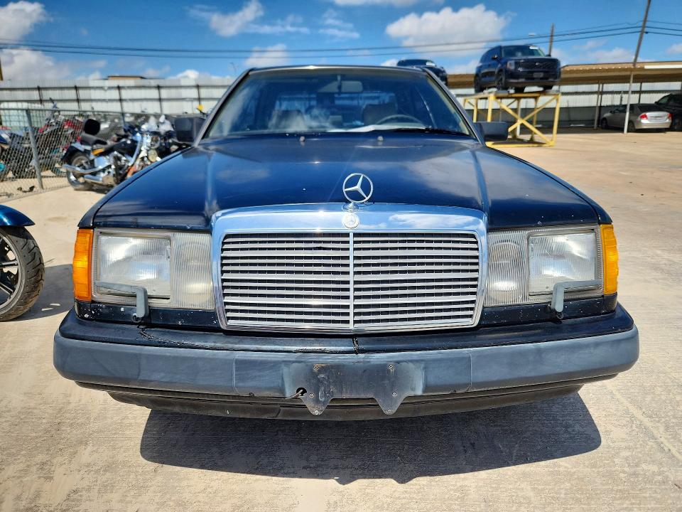 1988 Mercedes-benz 300 VIN WDBEA50D6JA810603 COPART salvage auction — NORMAL WEAR, Tx - Certificate Of Title (P), sold $1,500 on 2026-07-30 (photo 5)