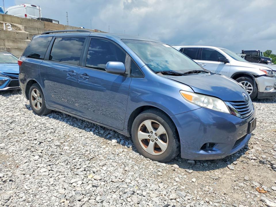 2015 Toyota Sienna VIN 5TDKK3DC9FS561764 COPART salvage auction — MINOR DENT/SCRATCHES, IN - CERTIFICATE OF TITLE, sold $1,350 on 2026-07-24 (photo 4)