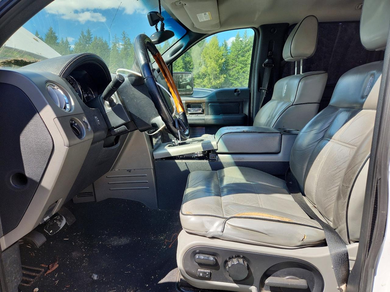 2007 Lincoln Mark lt VIN 5LTPW16557FJ01772 COPART salvage auction — Rear End, WA - VEHICLE CERT OF OWNERSHIP-TITL, sold $175 on 2026-09-03 (photo 7)