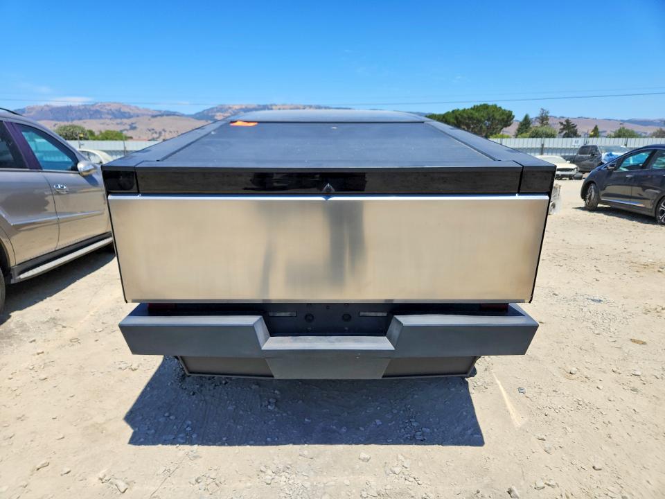 2024 Tesla Cybertruck VIN 7G2CEHED1RA022557 COPART salvage auction — FRONT END, Ca - Salvage Certificate, sold $16,600 on 2026-07-28 (photo 6)