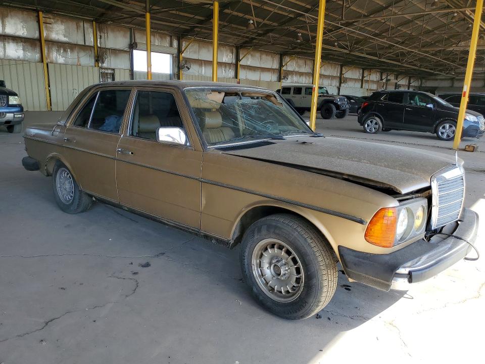 1984 Mercedes-benz 300 VIN WDBAB33AXEA006277 COPART salvage auction — FRONT END, AZ - CERT OF TITLE-RESTORED SALVAGE (P), sold $475 on 2026-07-29 (photo 4)