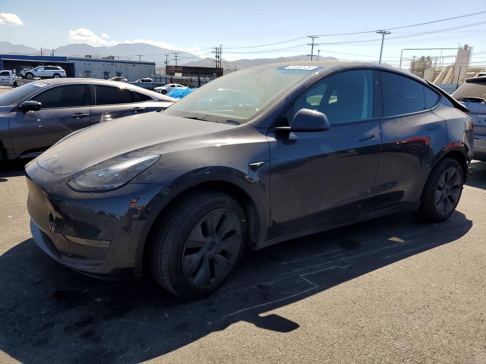 2024 Tesla Model y VIN 7SAYGDED1RF097907 — COPART salvage auction photo